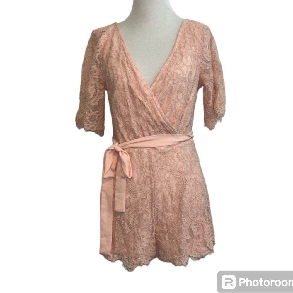 5/$30 🎈 Trixxi small blush pink lace romper